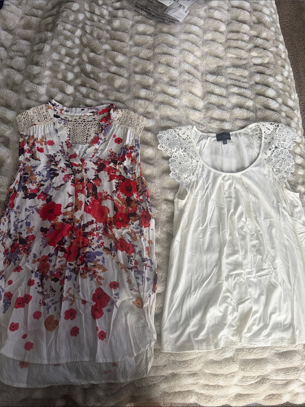 Market & Spruce Bundle White Floral Short Sleeve &White Floral Tank